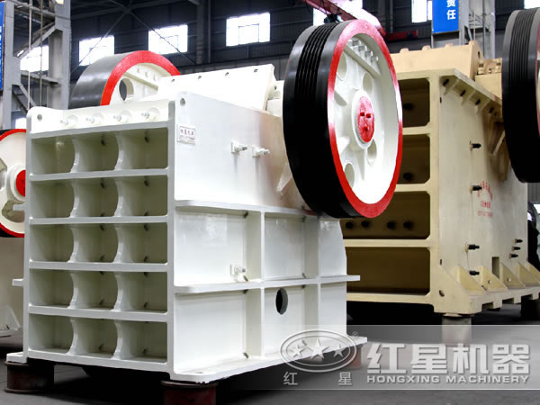 鄂式破碎機(jī)圖片