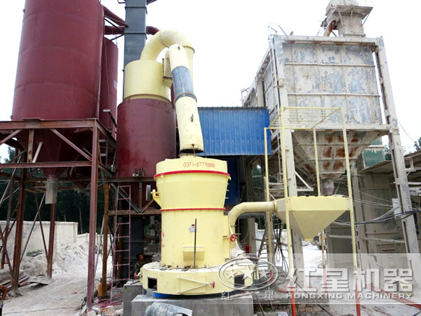 膨潤土磨粉生產(chǎn)現(xiàn)場圖