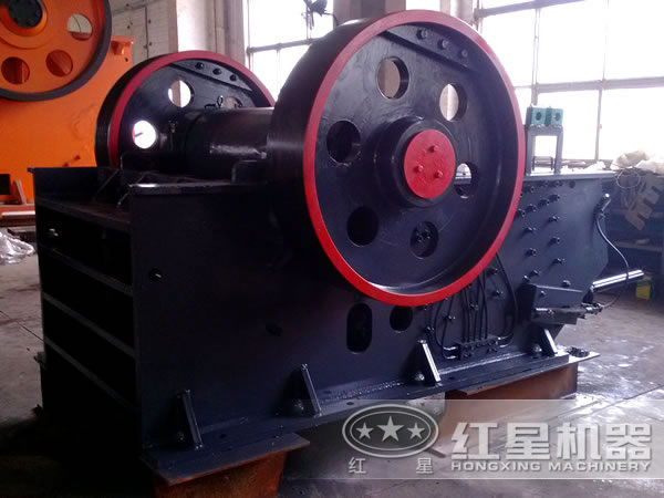 外動(dòng)顎勻擺顎式破碎機(jī)