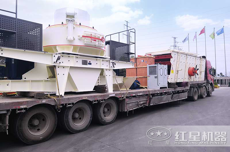 整套沖擊式制砂機(jī)設(shè)備裝車發(fā)貨中 整套沖擊式制砂機(jī)設(shè)備裝車發(fā)貨中