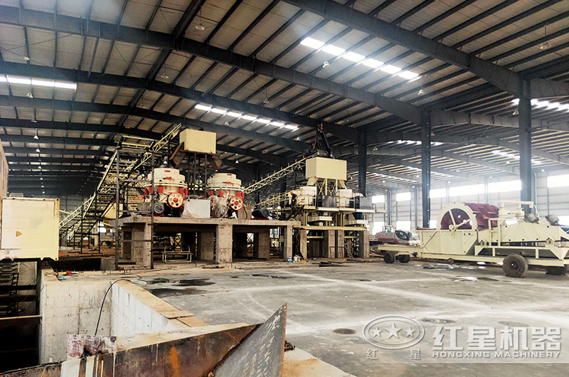 大型山石破碎機(jī)工作現(xiàn)場(chǎng)