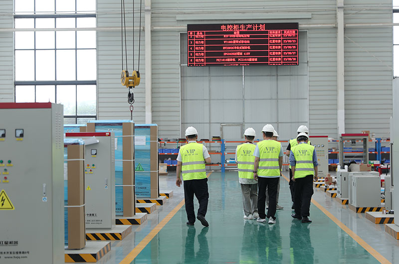 客戶一行來(lái)廠參觀考察