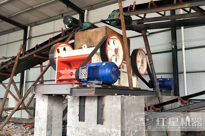 細(xì)鄂破機(jī)作業(yè)現(xiàn)場