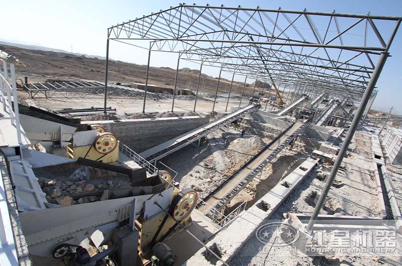 大型石子破碎機生產(chǎn)線現(xiàn)場