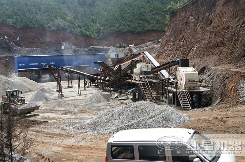 固定式玄武巖破碎生產(chǎn)線現(xiàn)場配置 固定式玄武巖破碎生產(chǎn)線現(xiàn)場配置