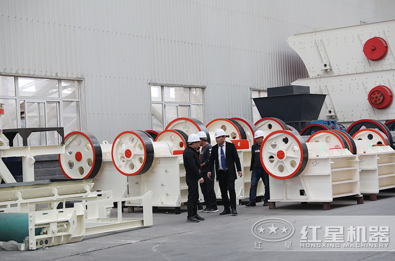 客戶來廠考察鄂破機 客戶來廠考察鄂破機