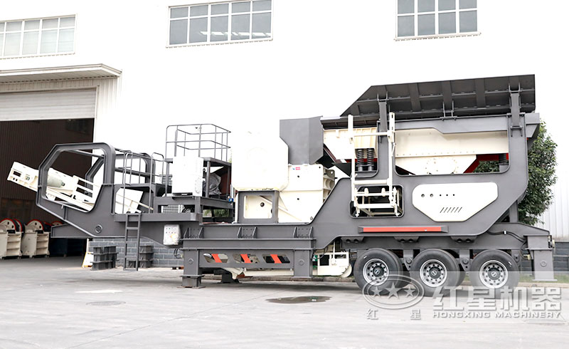 花崗巖移動(dòng)破碎機(jī)現(xiàn)場(chǎng)實(shí)拍