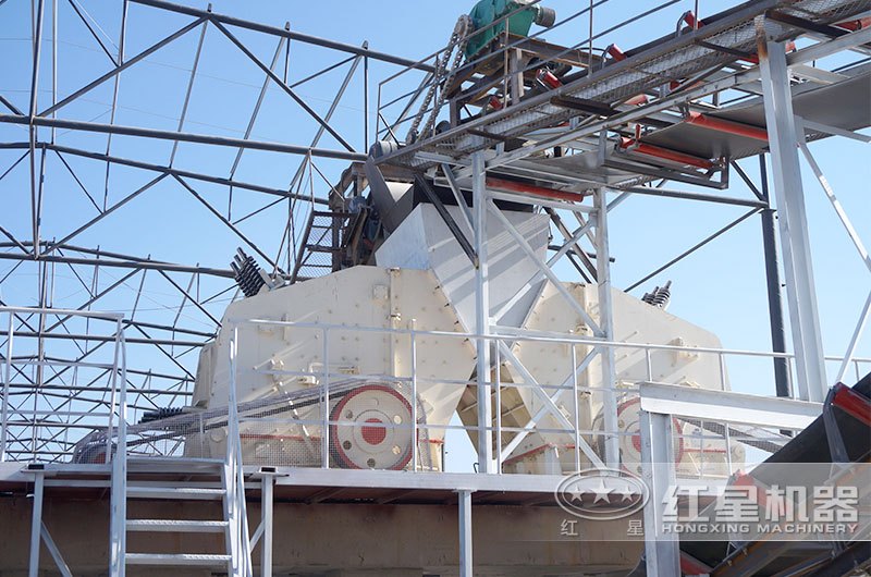 1820反擊破碎機(jī)作業(yè)現(xiàn)場