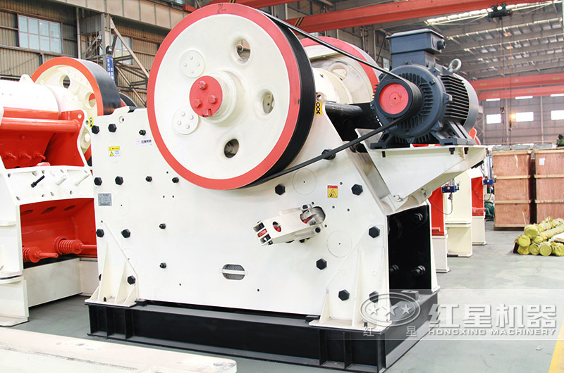 顎式破碎機(jī)現(xiàn)場實拍