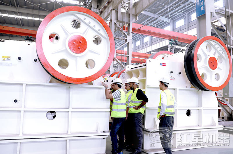 客戶來廠考察打石子機(jī)設(shè)備 客戶來廠考察打石子機(jī)設(shè)備