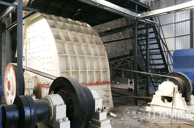 PCZ新型重錘式煤炭破碎機(jī)作業(yè)現(xiàn)場