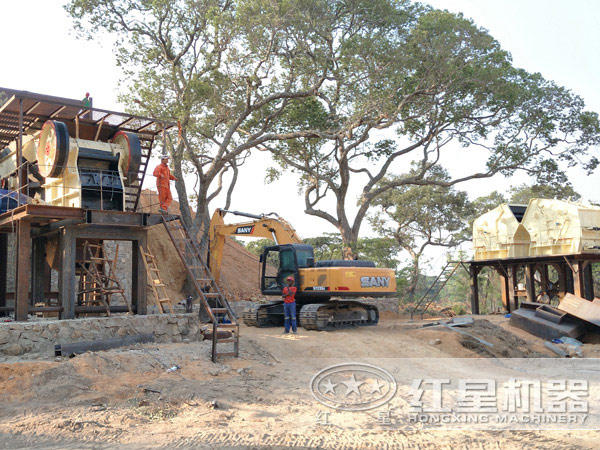 蛭石破碎機(jī)用戶安裝現(xiàn)場(chǎng)