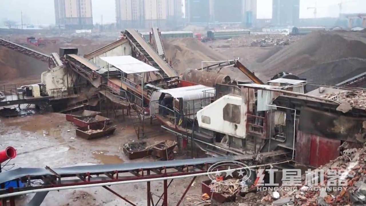 移動式建筑垃圾破碎機作業(yè)視頻-湖南客戶現場