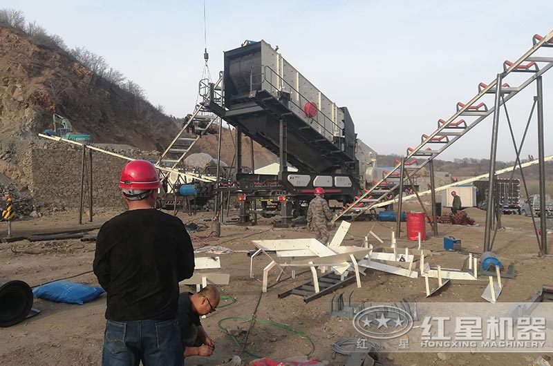 大型移動(dòng)石子機(jī)設(shè)備抵達(dá)客戶現(xiàn)場