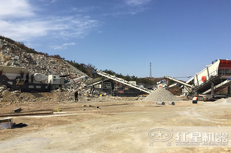 履帶式移動(dòng)建筑垃圾破碎篩分一體車