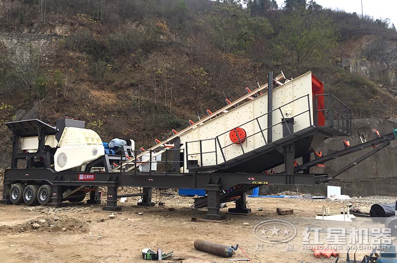 大型流動碎石機客戶安裝現(xiàn)場