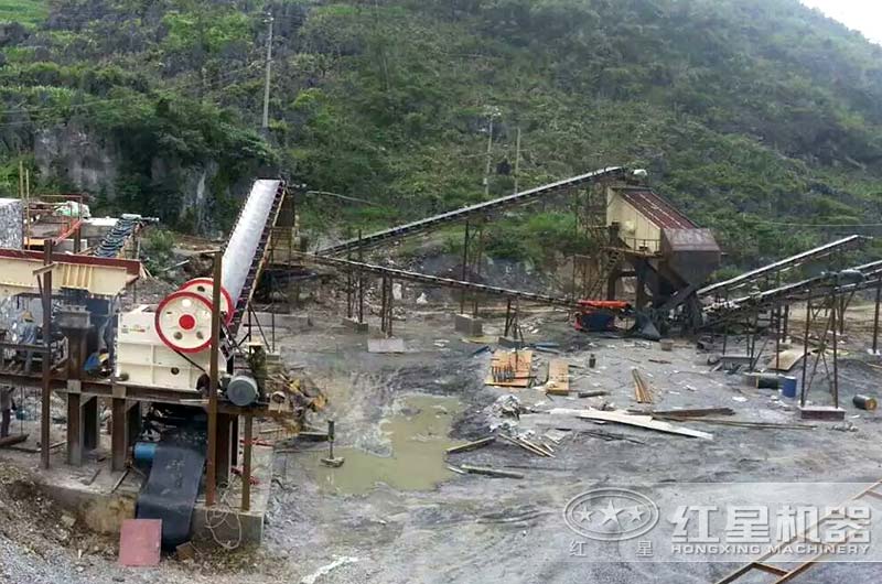 河北客戶石灰石破碎現(xiàn)場(chǎng)