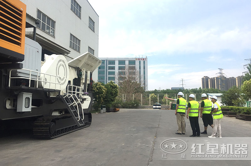 客戶來廠考察，經(jīng)理一對一講解指導