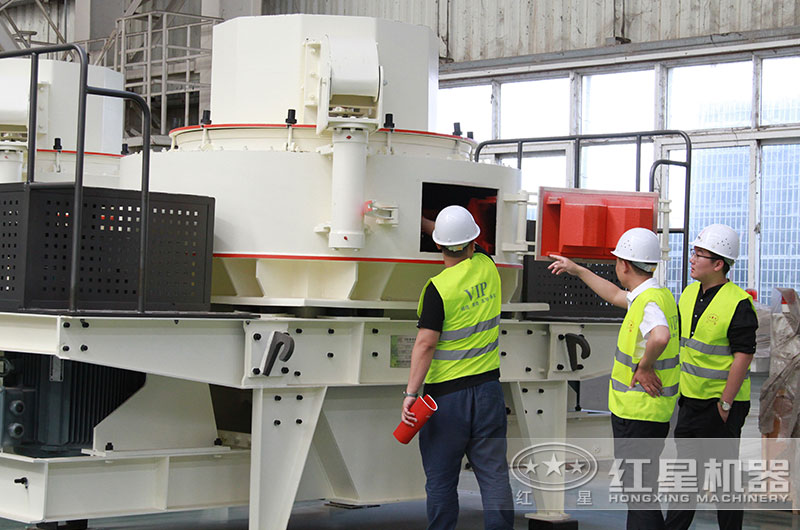 客戶到廠，經(jīng)理陪同詳細(xì)介紹