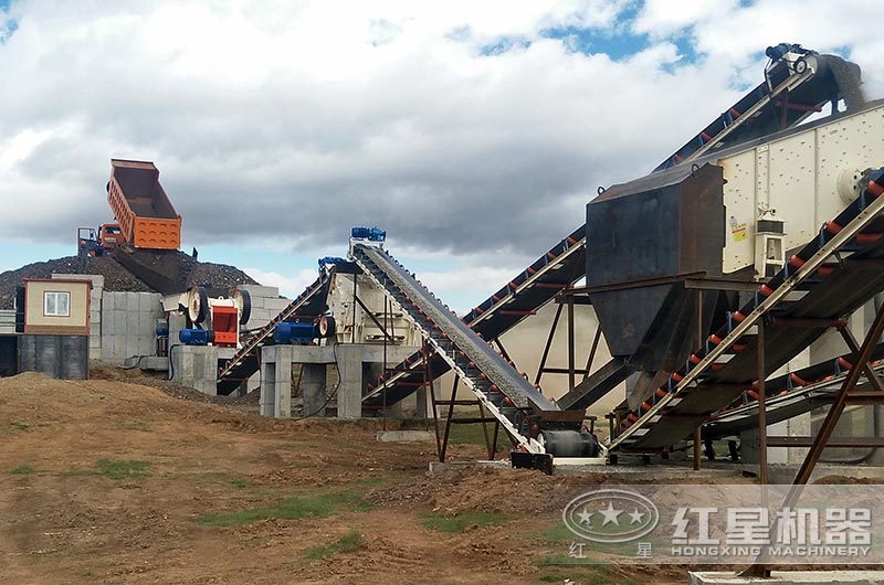 小型碎石機(jī)生產(chǎn)現(xiàn)場(chǎng)圖