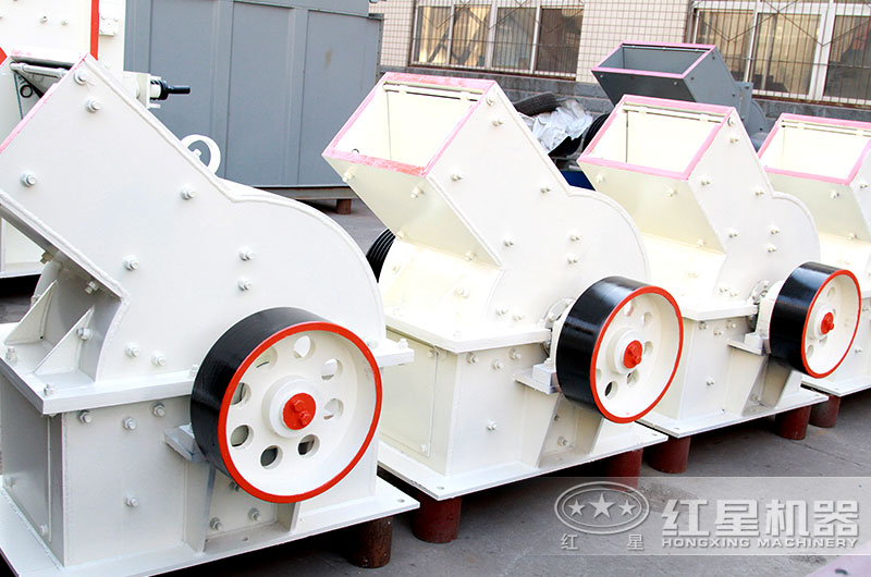 時產(chǎn)30噸PC錘式制砂機(jī)移動方便