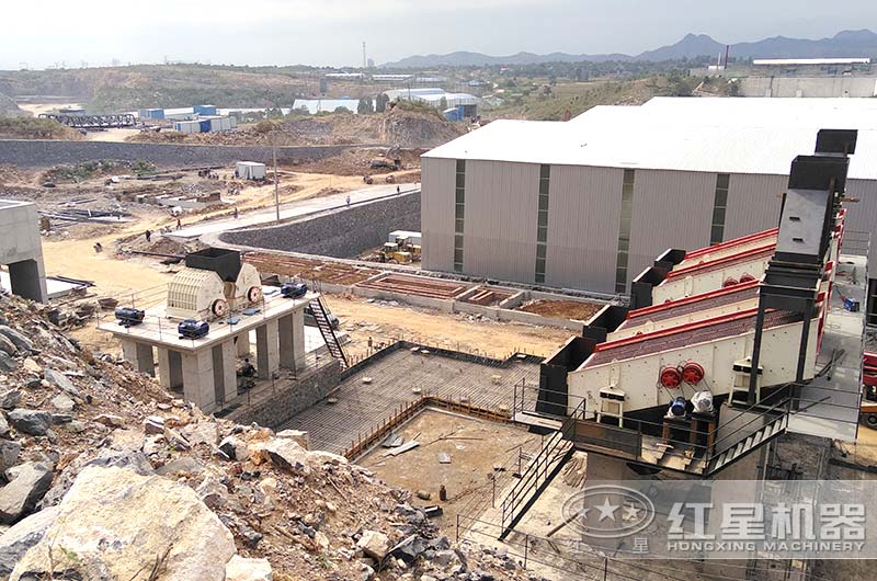 大型石灰石破碎生產現(xiàn)場