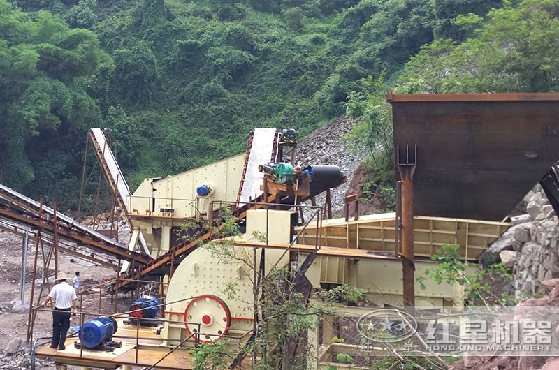 采用重錘式生產(chǎn)線，占地面積小，投資成本少