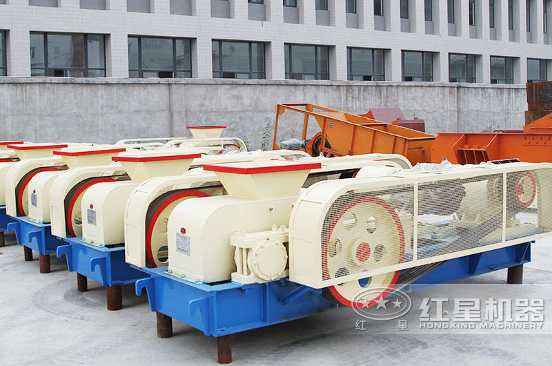 對輥式制砂機(jī)兼具破碎、制砂雙重效果