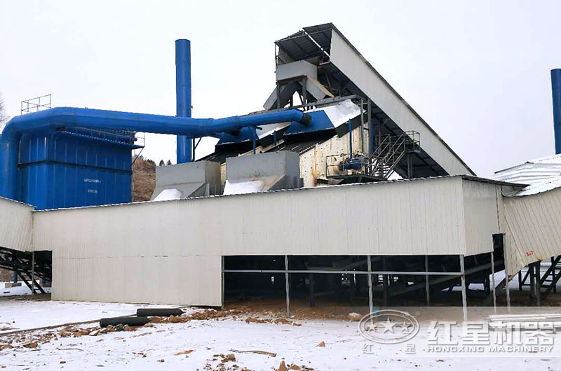 外部配備收塵器，輸送帶配備防塵罩