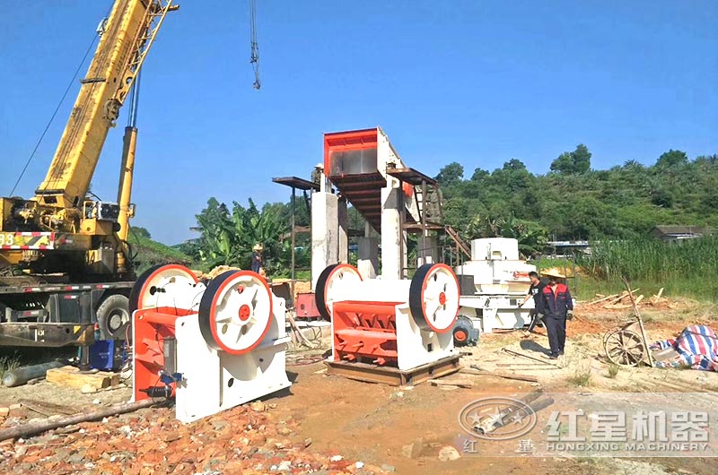 河南紅星690石頭破碎機等待安裝 河南紅星690石頭破碎機等待安裝