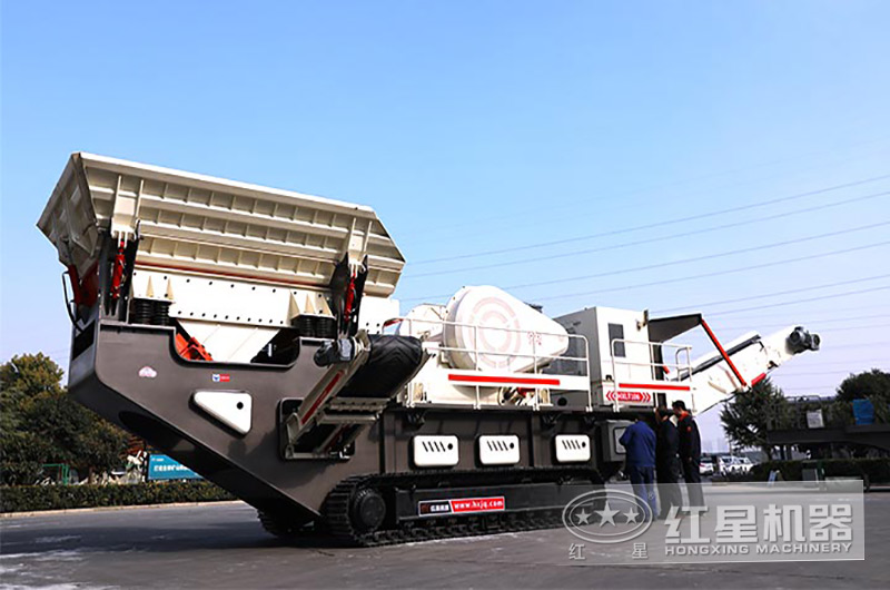 客戶來紅星總部參觀、了解移動破碎設(shè)備