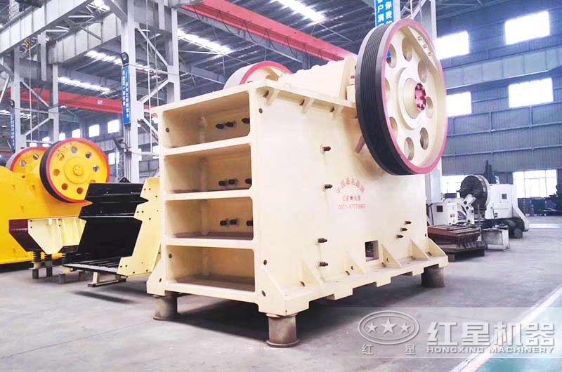 1215破碎機設(shè)備實拍圖（每小時產(chǎn)量400-800噸）