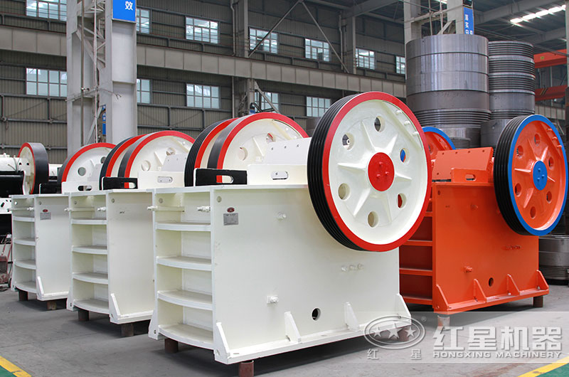 顎式破碎機廠區(qū)實拍圖 顎式破碎機廠區(qū)實拍圖