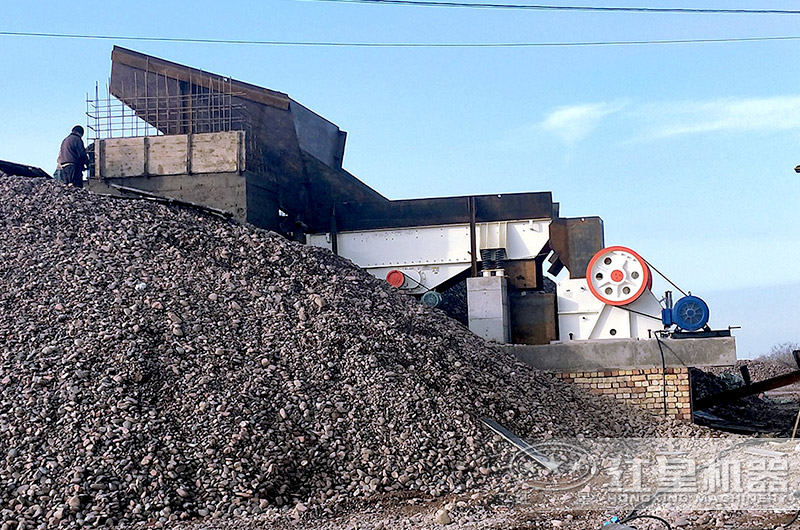 1215顎式破碎機生產(chǎn)現(xiàn)場圖