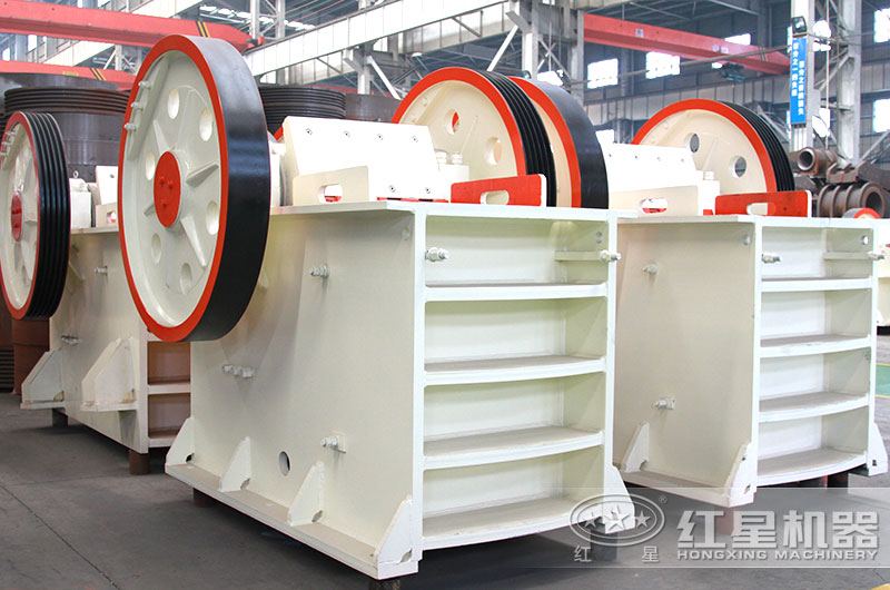 顎式破碎機(jī)廠區(qū)實拍圖 顎式破碎機(jī)廠區(qū)實拍圖