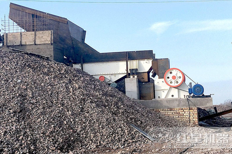 大石頭破碎機生產(chǎn)現(xiàn)場 大石頭破碎機生產(chǎn)現(xiàn)場