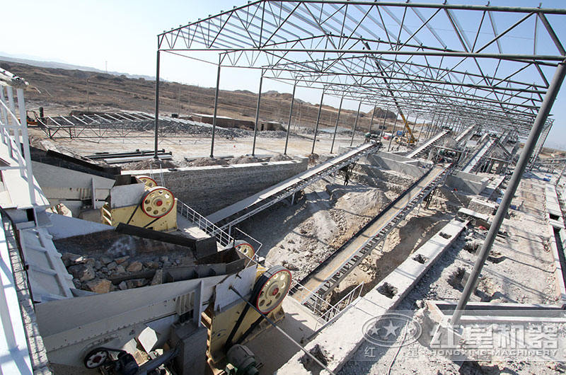 石英石破碎生產現(xiàn)場