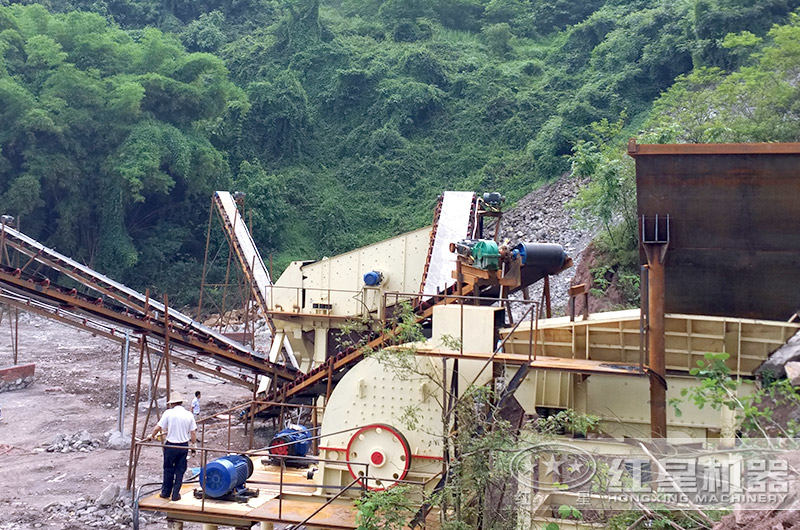 每小時生產(chǎn)3000噸的破碎現(xiàn)場 每小時生產(chǎn)3000噸的破碎現(xiàn)場