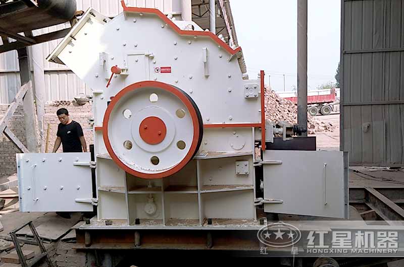 細碎制砂機正在安裝