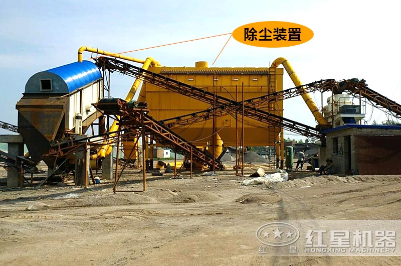 立軸沖擊式制砂機生產(chǎn)現(xiàn)場，配備除塵裝置