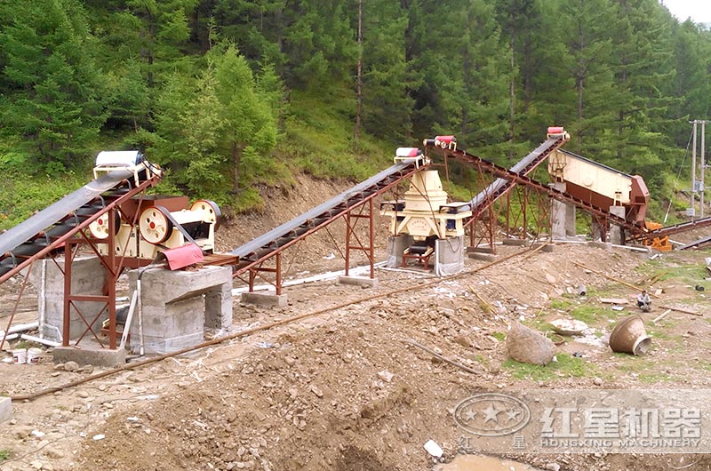 小型制砂生產(chǎn)線努力生產(chǎn)中！