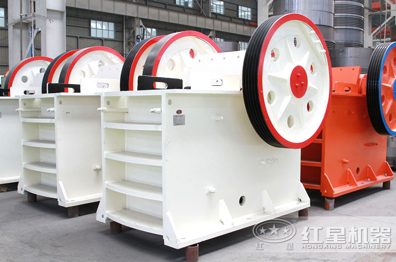 粗碎破碎機(jī)_顎式破碎機(jī)車間實(shí)拍圖