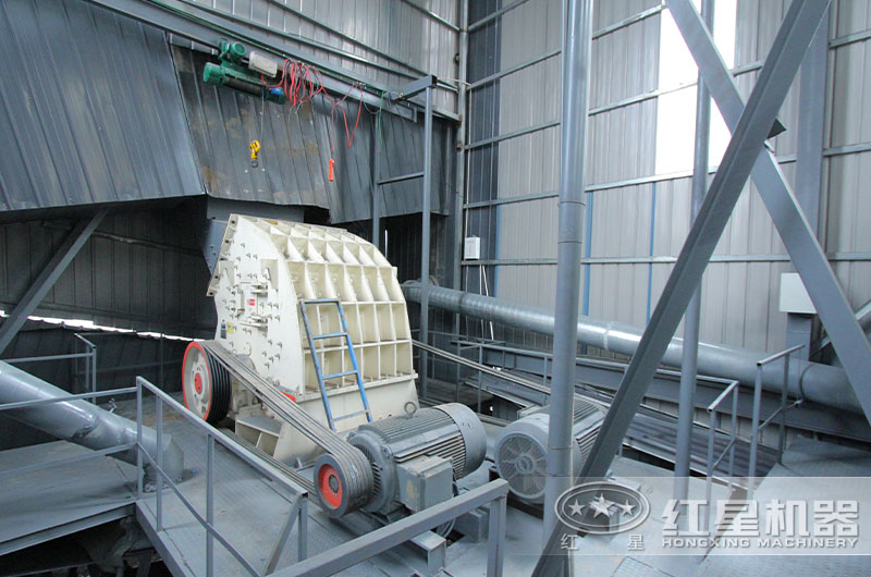 錘式破碎機作業(yè)現(xiàn)場